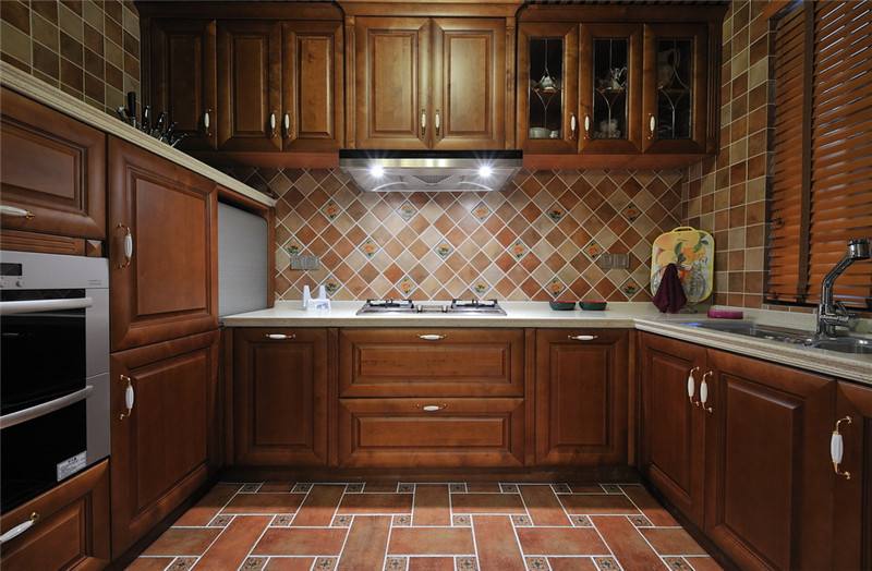 厨房翻新棕色橱柜设计案例效果图（五）