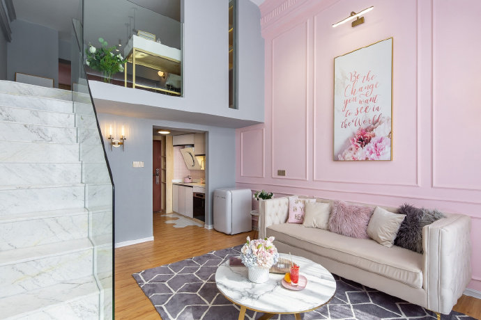 60平粉色loft家居装修设计效果图
